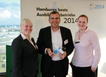 Freuen sich ?ber die Auszeichnung (v.l.n.r.): Jana Seifert, Rolf M?hring und Christiane Claus von der Stulz GmbH