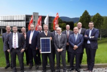Das Verkauftsteam von Viessmann Photovoltaik mit Davide Marro von Vikram Solar