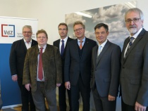 Der neue VDZ-Vorstand mit (v.l.n.r.): Friedrich Budde (ZVSHK), Guido Eichel (AdK), Karlheinz Reitze (ZVEI), Dr. Michael Pietsch (DG Haustechnik), Dr. Markus Beukenberg (VDMA Pumpen + Systeme) und Heinz-Eckard Beele (VDMA Armaturen)