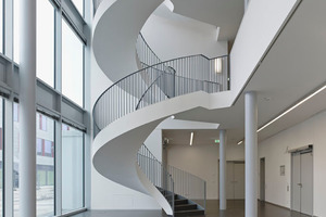  Foyer mit Treppe FH Potsdam 