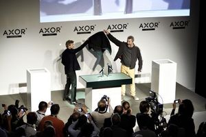  Philippe Grohe (l.) und Philippe Starck enthüllen die neue Kollektion „Axor Starck Organic“. 
