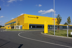  Typisches Paketzentrum der Post-Tochter DHL 