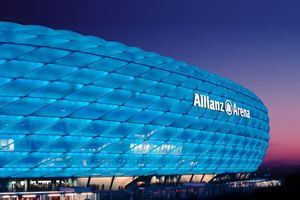  Von der Allianz Arena im Süden bis zur Elbphilharmonie im Norden erstreckt sich die Vorstellungsreise von Uponor ... 