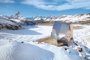  Die Monte-Rosa-Hütte in den Schweizer Alpen bei Zermatt 