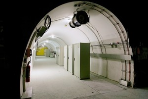  Einer von 104 Querschlägen im Lötschbergtunnel. In jedem befinden sich bis zu 15 Schaltschränke. 