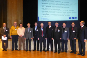  Die geehrten Teilnehmer zusammen mit dem Tagungsleiter auf der 10. VDE/ABB Blitzschutztagung 