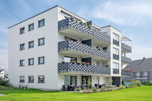  Der viergeschossige Gebäudeblock in Quaderform steht im Wohn-, Freizeit- und Sportgebiet Maybacher Heide in Recklinghausen. 