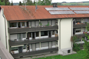 Mehrgeschossiger Wohnungsbau in Probstried/Allgäu, viertes Haus mit zwölf Wohneinheiten, Versorgung über Solarthermie in Kombination mit Holzpelletsfeuerung, störungsfrei in Betrieb seit 2009 