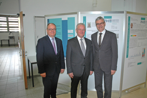  Prof. Bullinger umrahmt von Prof. Dr. Holger Hahn (rechts) und Alf Bauer (links) 
