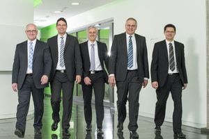 Grünbeck-Geschäftsleitung mit (v.l.n.r.) Edwin Bauermann-Roos, Peter Lachenmeir, Hermann Müller, Dr. Günter Stoll, Dr. Bernd Vogl. 