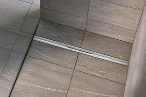  Modernes, kantiges Design, Bugdetfreundlichkeit und leichte Reinigung zeichnet die Duschrinne „CeraFloor Pure“ aus.  