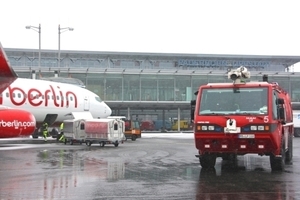  Feuerwehr am Flughafen Paderborn Lippstadt 