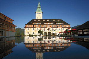  Ein 20-stündiger Brand und vier Millionen Liter Löschwasser zerstörten im August 2005 große Teile von Schloss Elmau. Doch rechtzeitig zum G7-Gipfel zeigt sich das Luxushotel in seiner ganzen Pracht – ebenso wie das neue Schloss Elmau Retreat. 