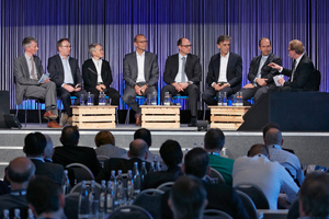  Christoph Brauneis (Chefredakteur tab), Prof. Thomas Auer (TU München), Dina Köpke (Emerson Climate Technologies GmbH), Martin Rüterbories (Heifo Rüterbories), Dr. Alexander Renner (BMWI), Prof. Matthias Sauerbruch (Sauerbruch Hutton) und Gunther Gamst (D 