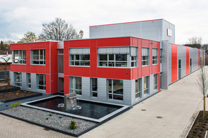  Die Erwin Müller Gruppe hat an ihrem Stammsitz in Lingen ein neues F+E-Zentrum eröffnet; es besteht aus einem Bürotrakt mit Ausstellungs- und Schulungsräumen sowie einem angeschlossenen lüftungs- und klimatechnischen Labor<br /> 