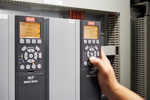  Um auf die wechselnden Betriebsparameter bei einem Brand optimal reagieren zu können, sind elektronisch gesteuerte Entrauchungsanlagen am sichersten.  