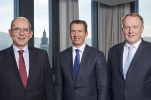  Erweiterung der Geschäftsführung: Zum 1. Januar 2015 ist Claus Holst-Gydesen (Mitte) in die Geschäftsführung der Viega GmbH & Co. KG eingetreten. Begrüßung durch die geschäftsführenden Gesellschafter Heinz-Bernd Viegener (links) und Walter Viegener. 