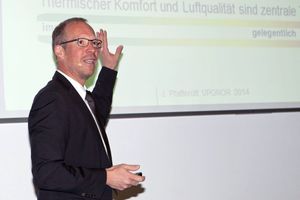  Prof. Dr.-Ing. Jens Pfafferoth vom Institut für Energiesystemtechnik an der Hochschule Offenburg zeigte, wie sich thermischer Komfort und Energieeinsparungen in Gebäuden mit Umweltenergiekonzepten realisieren lassen.  