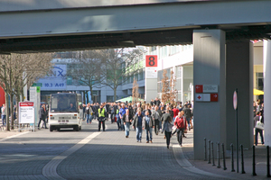  Bei frühlingshaftem Wetter besuchten 198000 Besucher die ISH 2015. 