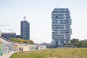  In der Nähe der East Side Gallery, wo das längste noch erhaltene Teilstück der Berliner Mauer ein historisches Denkmal setzt, erhebt sich das „Living Levels“.  