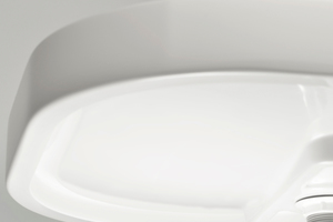  Der leicht zu greifende Waschtischrand verfügt bereits über integrierte Griffhilfen, die das Heranziehen und Abstützen von allen Seiten erlauben. 