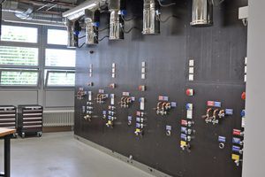  Zwei solcher Abgasanlagen wurden im Bildungszentrum errichtet. 