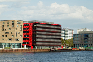  Büro- und Verwaltungsgebäude eines Getränkeherstellers im Berliner Bezirk Friedrichshain-Kreuzberg 