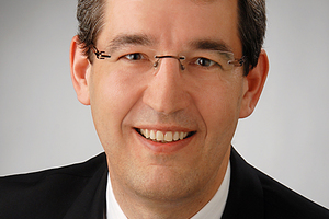  Prof. Dr. Michael Krödel ist Professor für Gebäudeautomation und -technik an der Hochschule Rosenheim. 