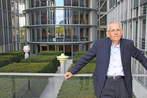  Der Publizist und Unternehmer Jürgen Lauber nahm auf der Veranstaltung im Bundestag die Baukostensteigerungen bei Großbauten des Bundes in den Blick. 