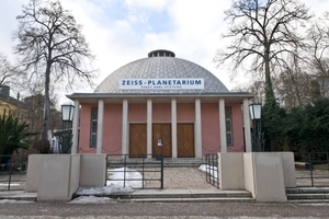  Nach zahlreichen technischen Neuerungen steht das Carl-Zeiss-Planetarium in Jena wieder eine beliebte Attraktion.  
