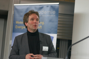  Der Diplom-Physiker Dr. Martin Pehnt, ifeu – Institut für Energie- und  Umweltforschung Heidelberg GmbH, referierte zum Thema Energiewende und Energieeffizienz von Gebäuden. 