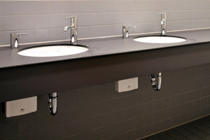  In den Sanitärräumen der ADAC Zentrale wird jedes Waschbecken durch einen eigenen Klein-Durchlauferhitzer mit warmem Wasser versorgt 