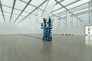  Montage der 1400 m2 große Lichtdecke im Museum Folkwang 