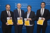 Lukas Siebenkotten (Deutscher Mieterbund), Andreas Kuhlmann (Deutsche Energie-Agentur), Barbara Hendricks (Bundesbauministerin), Jochen Schein (ista International)