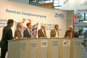  Gesprächsrunde zur Dezentralen Energieversorung in Halle 26 auf der Hannover Messe 2013 
