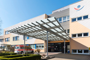 Für den erforderlichen Austausch der Kältemaschine in der Karlsruher St.-Marien-Klinik wurden mit Hilfe eines Ultraschall-Messverfahrens im laufenden Betrieb die Ist-Verbrauchswerte gemessen, um für eine wirtschaftliche Auslegung die benötigte Kälteleistu 