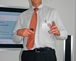  Dr. Viktor Grinewitschus, Leiter Technik und Innovation des inHaus-Zentrums 