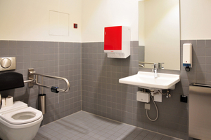 Auch in den barrierefreien Toilettenräumen wurden energieeffiziente Klein-Durchlauferhitzer installiert 