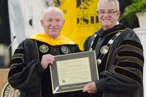  Dr. Martin Viessmann und Universitätskanzler Richard H. Wells (Wisconsin) 