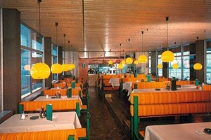  Der Restaurantbereich zwischen Schwimmhalle und Eislaufhalle in Bad Reichenhall 