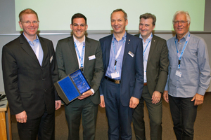  Christian Kley (Zweiter von links) ist der erste Preisträger des „Uponor Blue U Awards.“ Mit dem Preisträger freuten sich (v.l.n.r.) Frank Jahns, Vertriebsleiter Stiebel Eltron; Georg Goldbach, Vice President Sales & Marketing Uponor Zentraleuropa; Heiko  