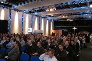  Eine gelungene Auftaktveranstaltung in Berlin: Sicher dabei! 2012 vor großem Auditorium 