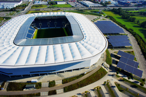  In etwa zwei Drittel des Strombedarfs der Arena wird mit der PV-Anlage abgedeckt.  