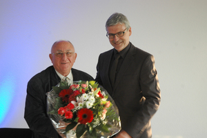  Der dienstälteste Absolvent Herrn Steglich (Studienzeit von 1955 bis 1958, das war der erste Jahrgang!) mit Prof. Holger Hahn 
