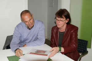  Regine Stoerring, Pressesprecherin von Dogewo21, und Ulrich Nowak, Bauleiter 