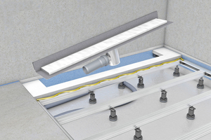  Die segmentierte Trägerplatte erleichtert den Einsatz der Entwässerungsrinne und deren Anschluss an die Rohrleitungen.  
