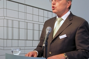  Viessmann Verwaltungsratsmitglied Dr. Thomas Schweisfurth konnte anlässlich der Einweihung der Verkaufsniederlassung Plattling rund 150 Gäste begrüßen 