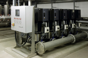  Pumpenanlage des Kühlwassernetzes in der neuen Viessmann Wärmerückgewinnungszentrale  