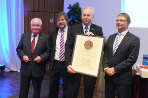  Manfred Hempel, Ehrenpräsident des Industrieverbandes Technische Gebäudeausrüstung Baden-Württemberg e.V., Josef Oswald, Präsident des BTGA; Prof. Dr.-Ing. Heinz Bach, Universität Stuttgart, und Günther Mertz, Hauptgeschäftsführer des BTGA 