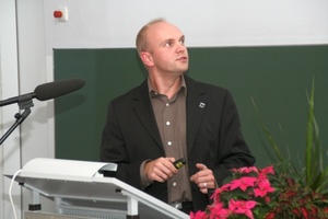  Dipl.‐Ing. Jörg Hohlfeldt stellte das Thema „ENERGETIKhaus100.Konzepte“ vor. 